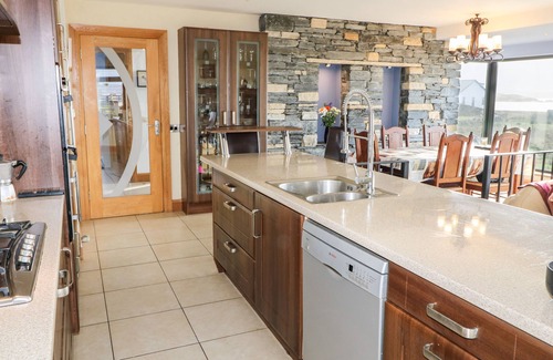 Maghery Cottage | OCEAN SAIL HOUSE, pet friendly in Dungloe, County Donegal