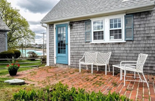 Scituate Cottage | Ocean view antique cape
