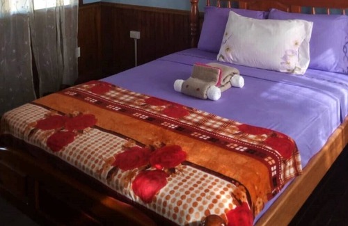 Gales Point Apartment | Ocean View Beach Front Purple Cabana 2, AC, Wi-Fi, Swim Pool
