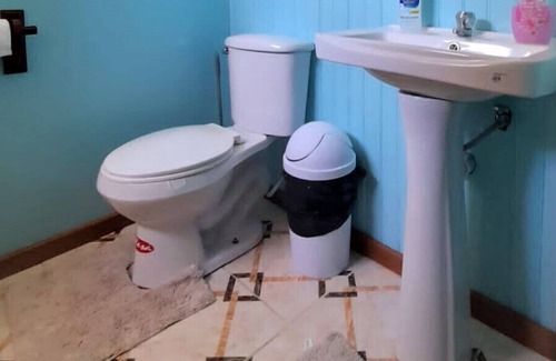 Gales Point Apartment | Ocean View Beach Front Purple Cabana 2, AC, Wi-Fi, Swim Pool