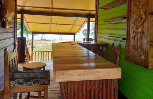 Gales Point Apartment | Ocean View Beach Front Green Cabana 3, AC, Wi-Fi, Swim Pool