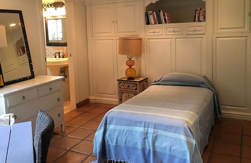 Pacific Palisades House | Ocean View Beach House Pacific Palisades sleeps 3-4