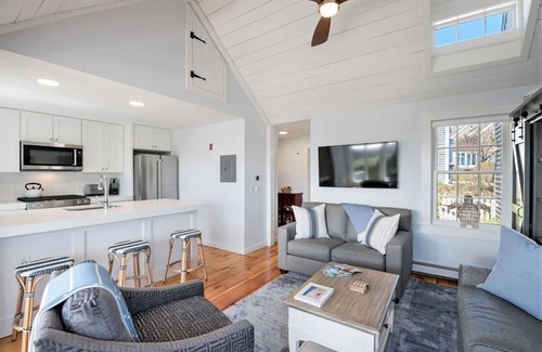 Mashpee Cottage | Ocean view beachfront in Maushop Village