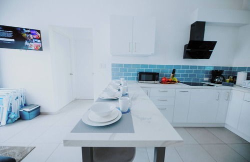 Rancho House | Ocean-view downtown apartment