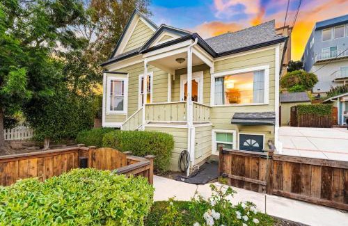 Ventura Apartment | Ocean View, Hot Tub, Sauna, Beach Bikes