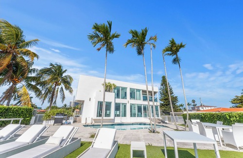 North Bay Village Villa | Ocean View, Miami Beach, Brickell, Biscayne Bay, Heated Pool, BBQ, n