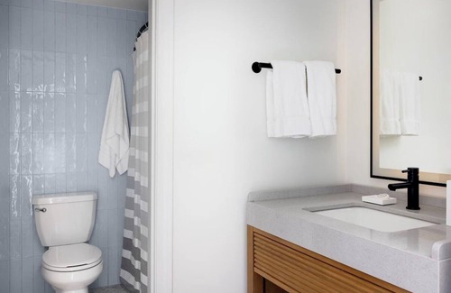 South Yarmouth Hotel | Ocean View: Red Jacket Resort, 2 Queens, Beach Nearby, Welcoming Stay, 2 Rooms