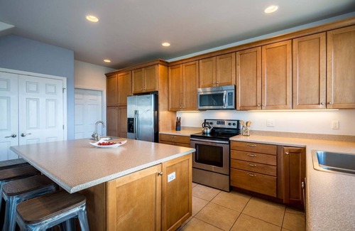 Gleneden Beach House | Ocean View, Steps to Sandy Beach! Hot Tub! Dog Friendly!