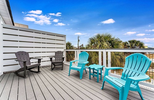 East End Apartment | Ocean-view 2 bed 1 bath near island center on beautiful Saint George Island