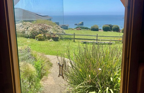 Trinidad Apartment | 🌊Ocean View Village Condo with Outdoor Sauna, Trails to Fun Beaches & Covered Deck🩴