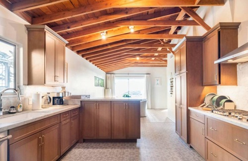 Eastern Malibu House | Ocean view. Walk to Carbon Beach. Comfortable upscale home with backyard.