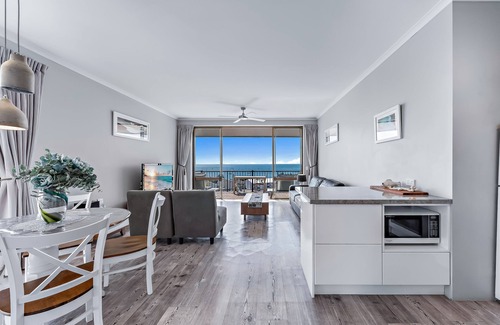 Airlie Beach Apartment | Ocean Views 16