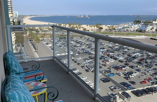 Waterfront Condo | Ocean Views/Downtown/ConventionCenter/Chic Hi-Rise
