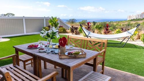 Makaha Valley House | Ocean Views Modern New Build Yard 10min to Beach Ocean Escape by AvantStay