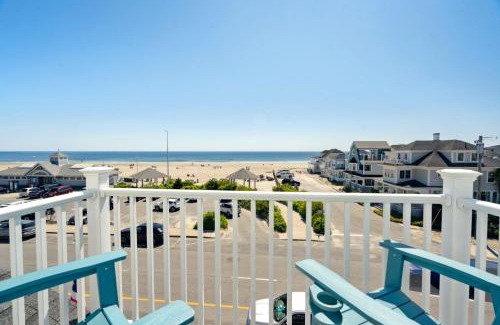 Hampton Apartment | Ocean Views Newly Renovated Private Balcony
