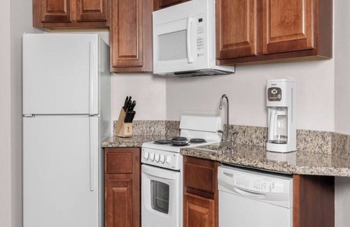 Daytona Beach Resort | Ocean Walk 2bed/2bath Deluxe Lock Off. in Daytona Beach, FL!n