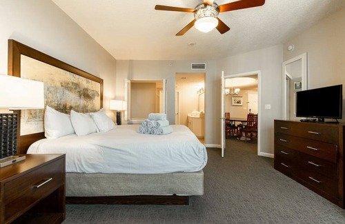 Daytona Beach Resort | Ocean Walk 2bed/2bath Deluxe Lock Off. in Daytona Beach, FL!n