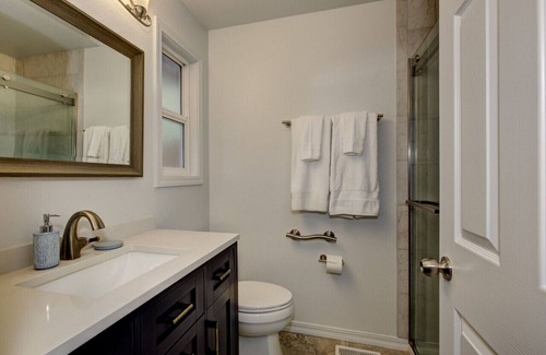 Southeast Boise House | Ocean Wave by Boise River