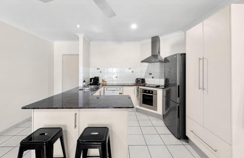 Cairns North House | Oceanbreeze Apartment in Cairns North