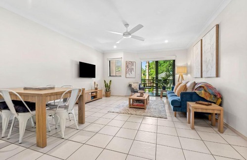 Cairns North House | Oceanbreeze Apartment in Cairns North