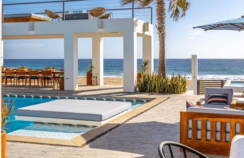 Cerritos Villa | Oceanfront 10 BR Villa with Pool - Jacuzzi - Beach
