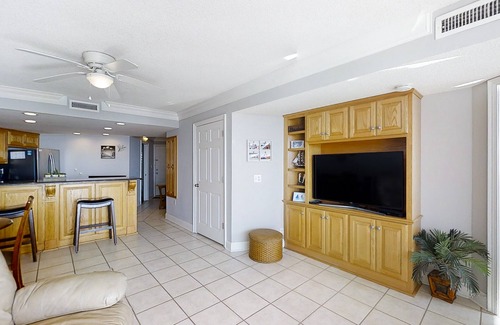 Atlantic Beach Condo | Oceanfront, 5th-Floor Condo with Ocean View, WiFi & Shared Pools/Hot Tub/Gym