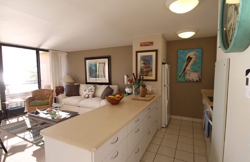 Kihei Condo | Oceanfront 6th-Floor Condo – Lanai, A/C, New Furnishings & Beach Views