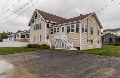 Southern Coast Cottage | Oceanfront bliss in this large and accommodating oceanfront property, with picturesque views!