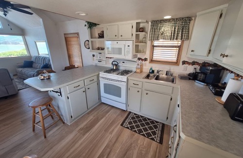 Smith River Cabin | Oceanfront Cabin 3 with Private Jacuzzi & Impressive Views
