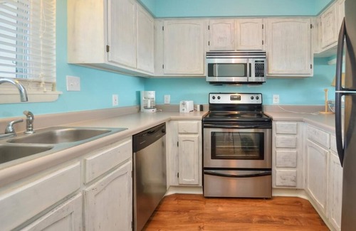 Caswell Beach Condo | Oceanfront Condo 2 BR/1BA-Close to POOL and BEACH!-Sleeps 4