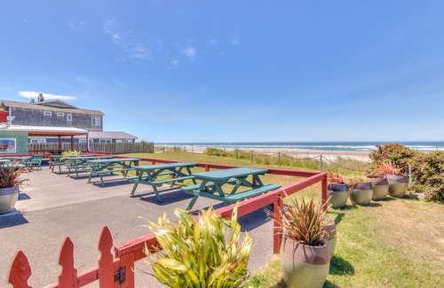 Rockaway Beach Condo | Oceanfront Condo Gives You Access to the Sea and Rockaway Beach