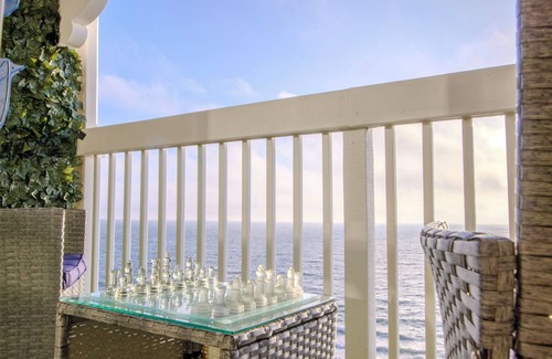 South Redondo Apartment | Oceanfront Gem - 2BR/BA + Balcony & 2 Parking Spaces