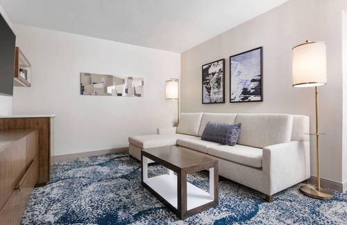 Northeast Virginia Beach Hotel | Oceanfront Getaway! Pool, Restaurant & Trails Nearby!