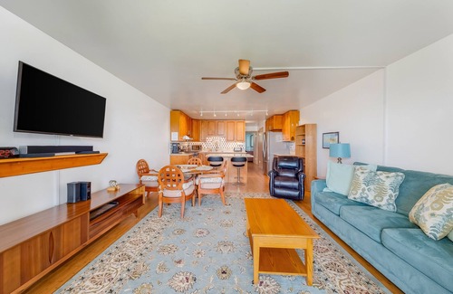 Ualapue Condo | Oceanfront getaway with an outdoor pool, tennis courts, & beach view