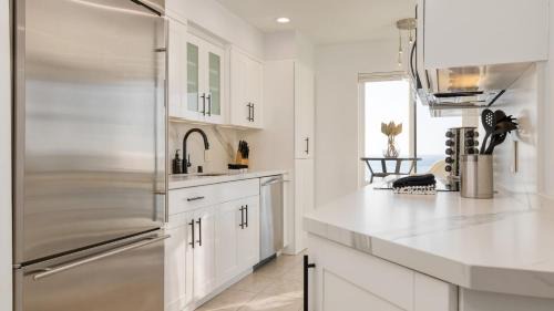 Village of La Jolla Apartment | Oceanfront in La Jolla Steps to Beach Shops Dining Dawn Patrol by AvantStay