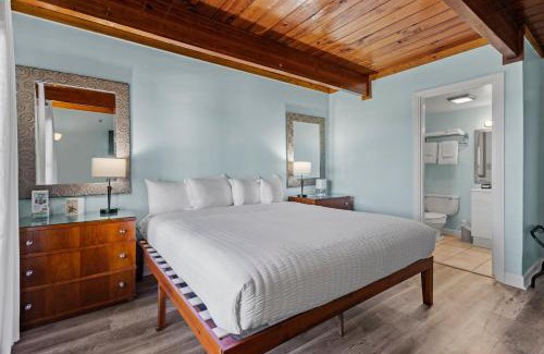Fort Pierce Hotel | Oceanfront Inn Room #8 - Partial Ocean View - King Bed