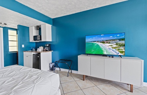 Fort Pierce Hotel | Oceanfront Inn Room #16- Ocean View Balcony, 2 Full Beds