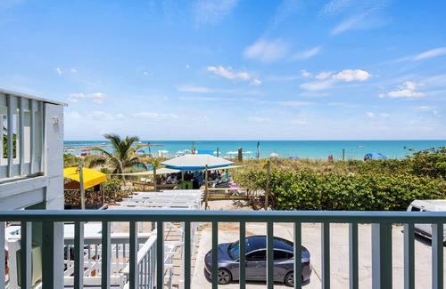 Fort Pierce Hotel | Oceanfront Inn Room #16- Ocean View Balcony, 2 Full Beds