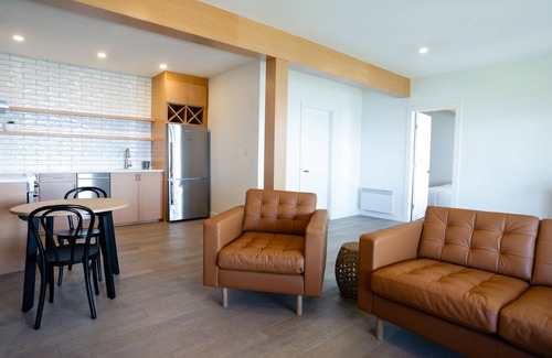Juan de Fuca Electoral Area Condo | Oceanfront/king bed/French Beach, 3 acre secluded rain forest/nrural/calm/serene