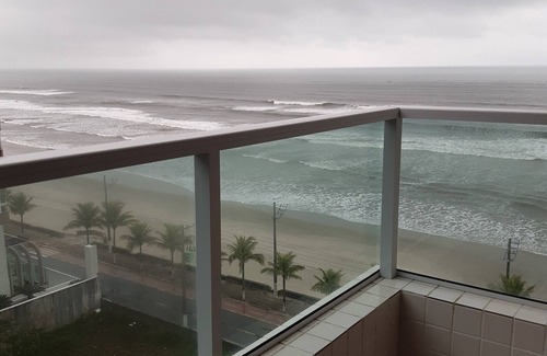 Mongagua Apartment | Oceanfront on the sand