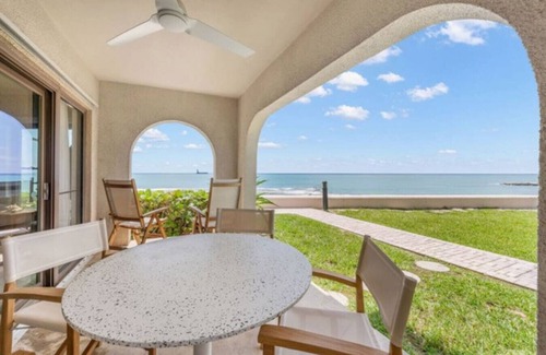 Seven Mile Beach Apartment | Oceanfront, Pool & Patio | Family/Couples Paradise