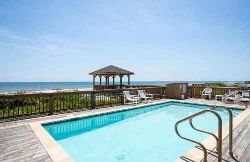 Ocean Hill House | Oceanfront Pool & Spa Volleyball Court Game Rm