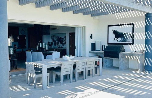 Vinorama Villa | Oceanfront secluded Infinity Pool and Whale Watching surfing Paradise
