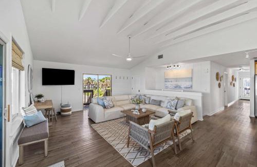 Marineland Acres House | Oceanfront Steps to Sand Deck & Pets Welcome