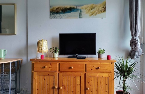Le Penon Apartment | Oceanfront studio above the pines