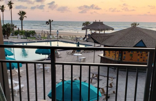 Bridgeport Heights Apartment | OCEANFRONT PROPERTY!