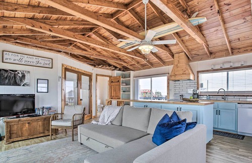 Cedar Lane Cottage | Oceanfront Vacation Home w/ Deck & Views!