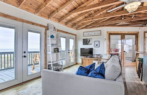 Cedar Lane Cottage | Oceanfront Vacation Home w/ Deck & Views!