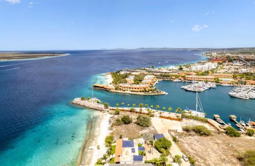 Kralendijk Villa | Oceanfront - Villa Port of Call -