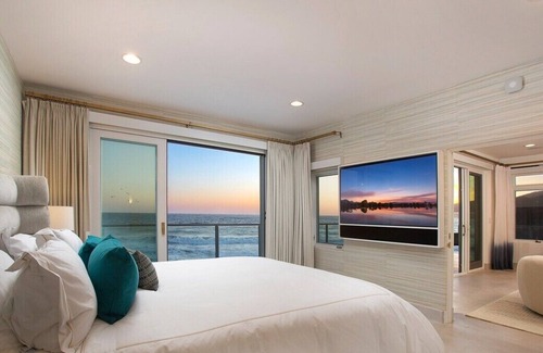 Malibu Villa | Oceanfront Villa - Private Beach/Sauna/Jacuzzi